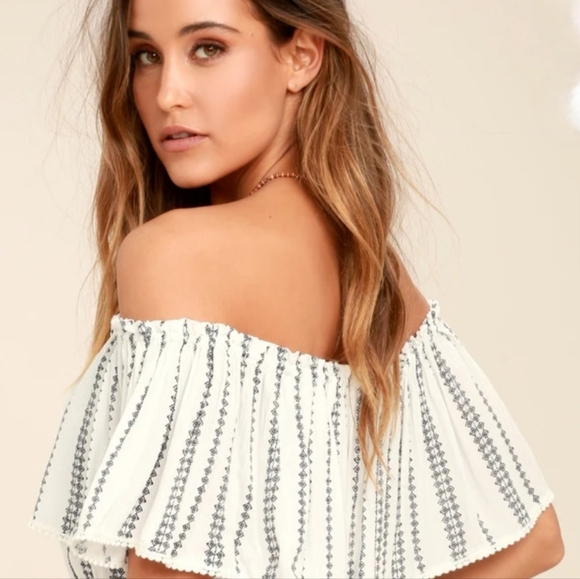 Lulus See Ya There White PrintOff-the-Shoulder Romper- Size large- NWOT🤍💙 - Picture 3 of 10